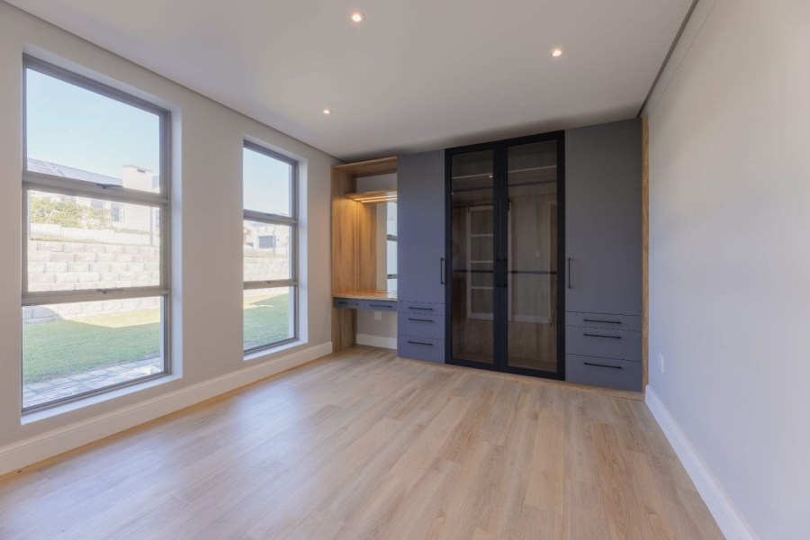 4 Bedroom Property for Sale in Kingswood Golf Estate Western Cape